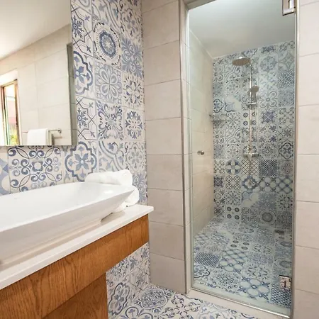 לינה וארוחת בוקר 39 St. George