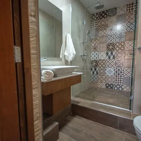 לינה וארוחת בוקר 39 St. George 4*